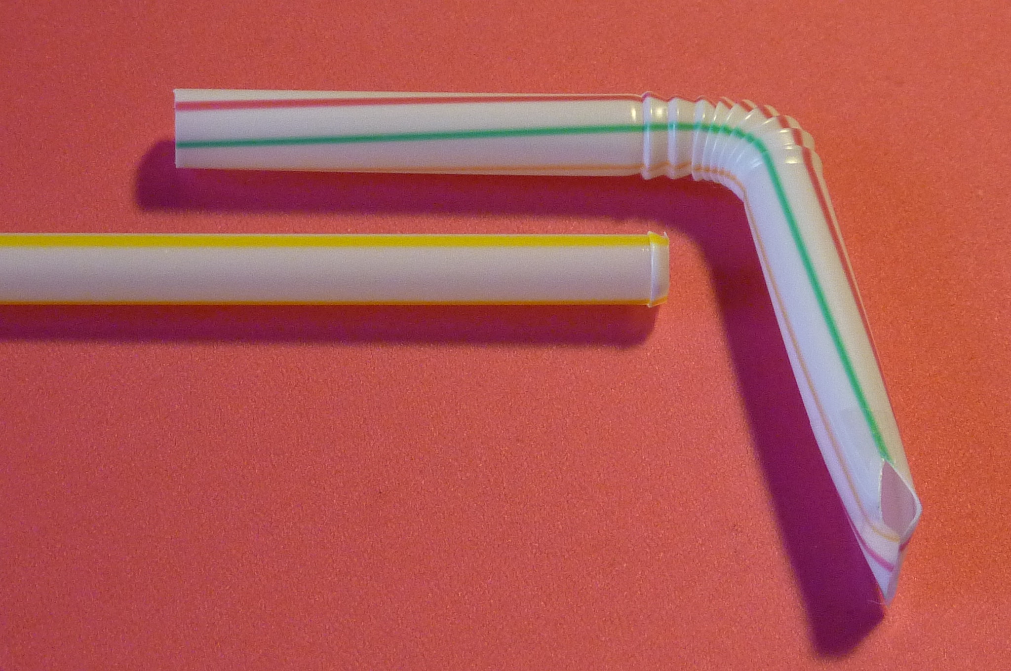 Tourniquet � r�action fabriqu� en paille � boire.